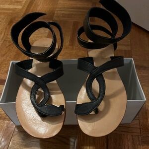 L*Space by cocobelle Egyptian sandals in a size 7.5 black